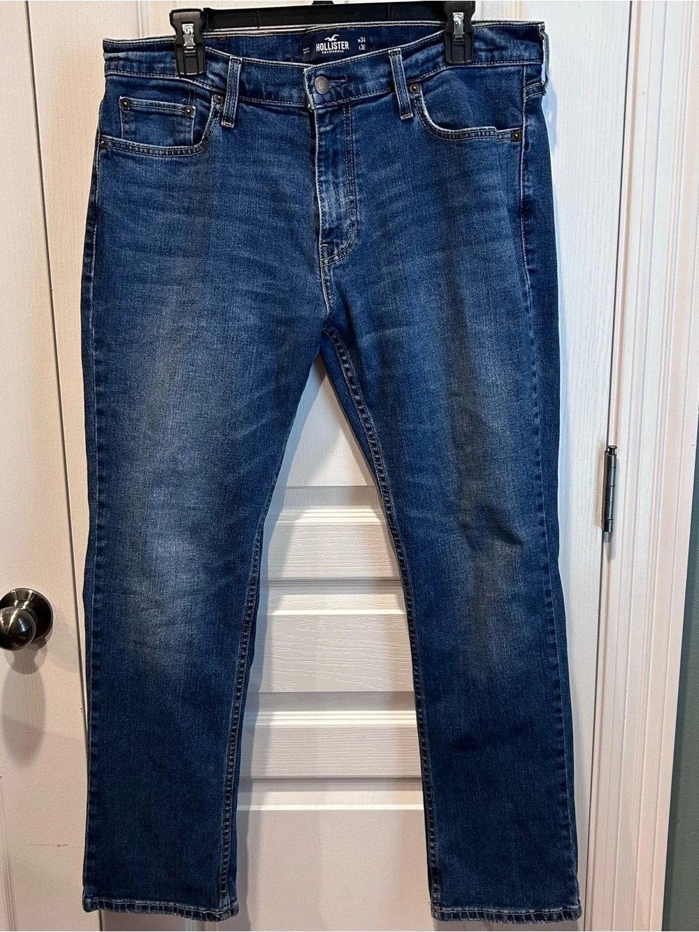 Hollister Epic Flex Men’s Slim Straight Size 34x30 Medium/Dark Wash Denim Jeans